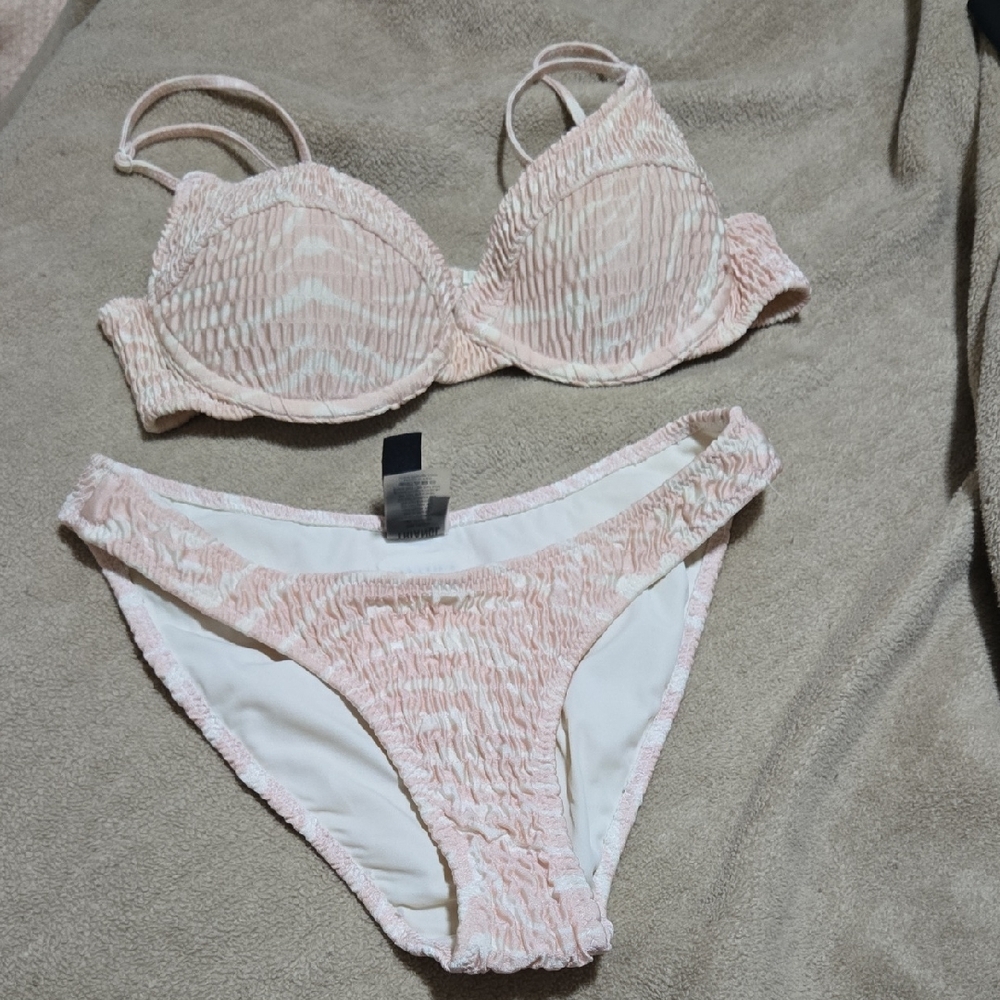 triangl swimwear Light Pink Textured Two-Piece Bikini Set Size Xsmall